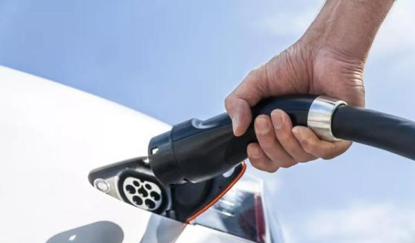 我国首批新能源车迎寿命末期，电池怎么办？