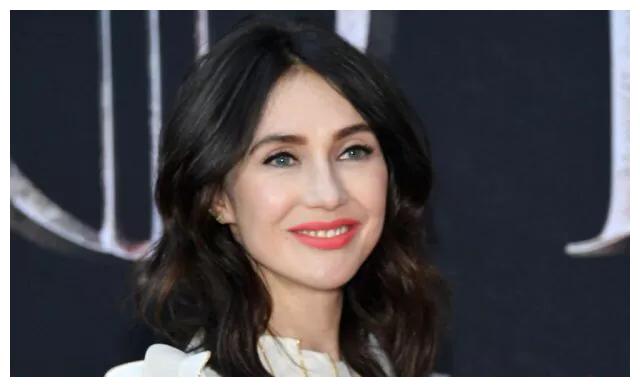 当地时间4月3日,梅姨出席《权力的游戏》第八