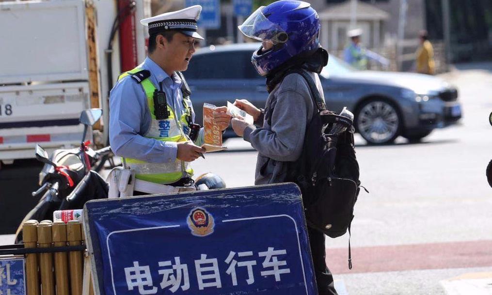 电动车也必须要考驾照，费用却引起车主不满：敛财吗？