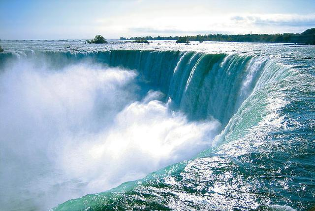 世界第一大跨国瀑布,美国加大拿共同拥有,印第安人称为雷神之水