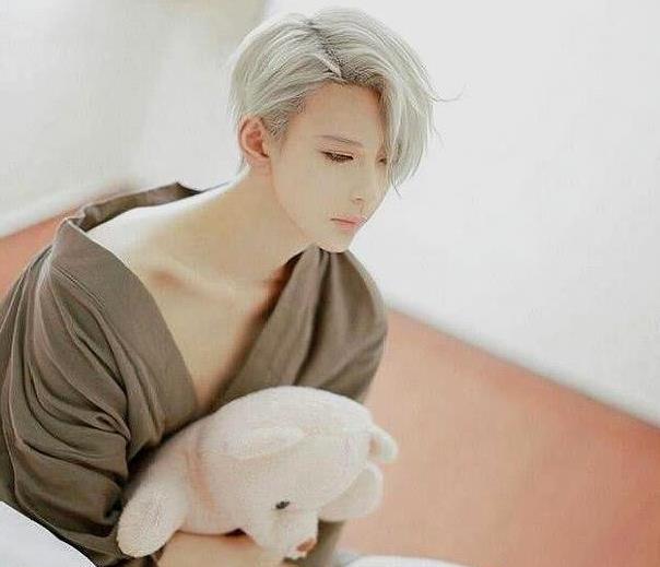 男装大佬熊祁过年被亲戚催婚熊叔回应引热议也是很皮了