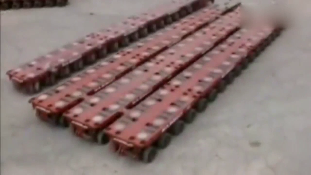 平板卡车有上百个车轮 一个平板就能驾驶？