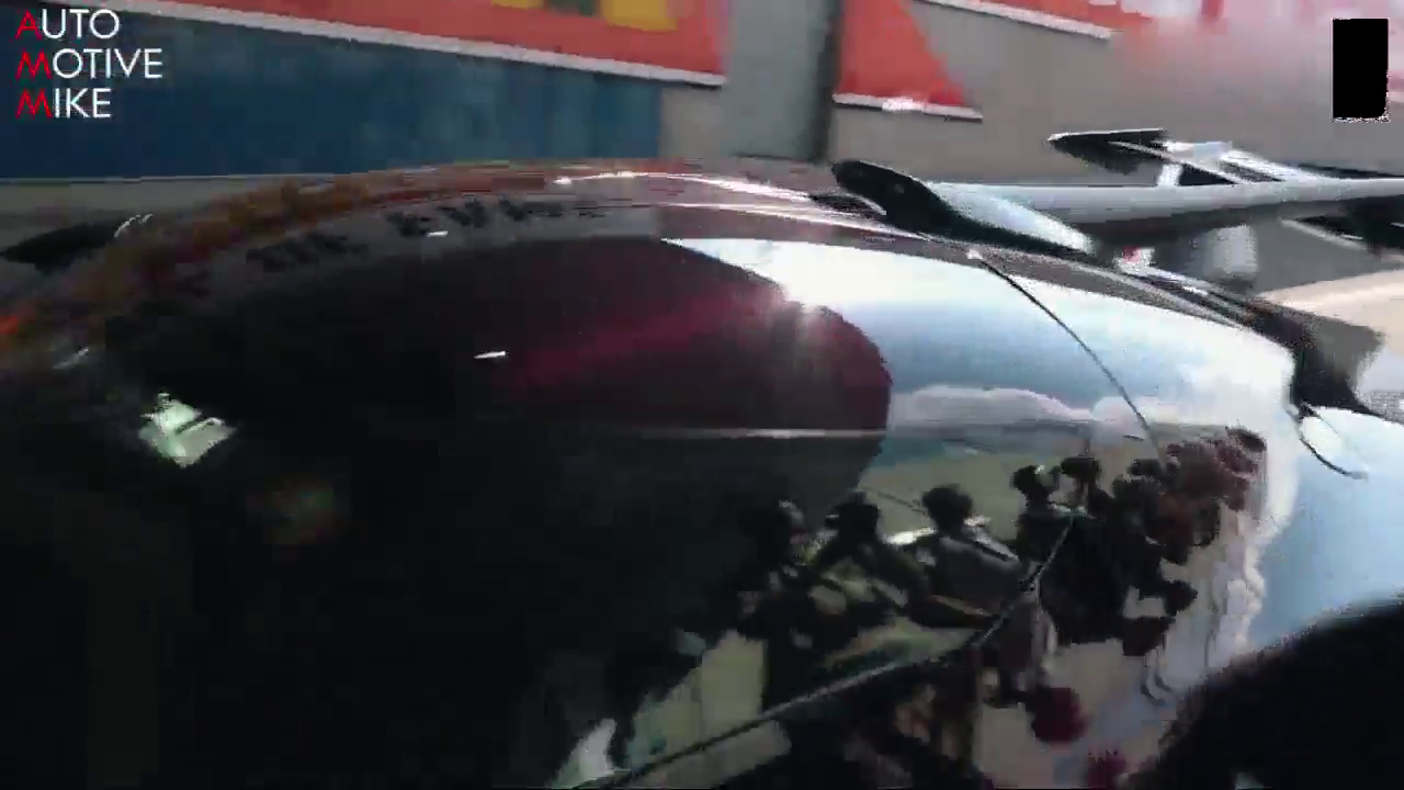 阿波罗跑车太拉风了，引擎声震耳欲聋，都不用按喇叭了！