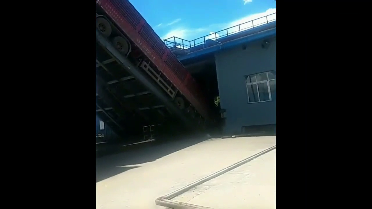 这样一卡车拉了220吨，这样卸车安全干净