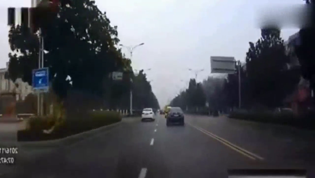 出租车一把方向躲过了，我却成了垫背的，我直接被安全气囊弹晕