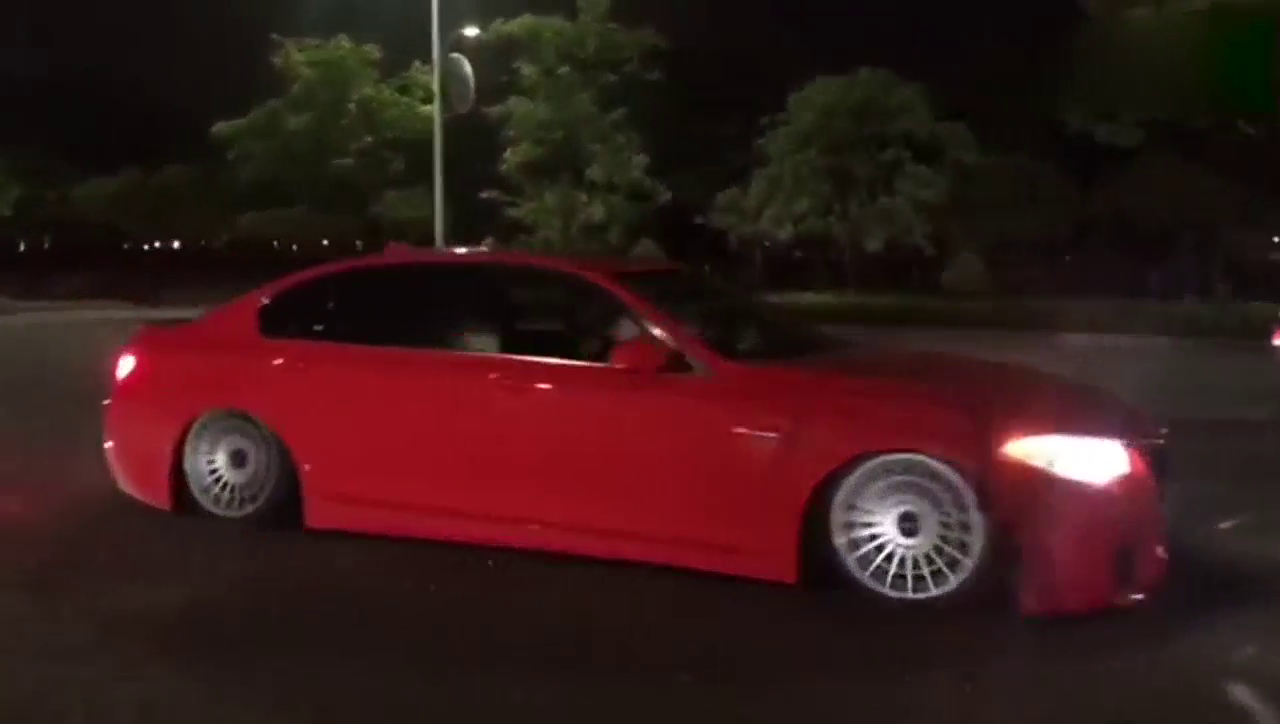 贴地行驶的宝马改装车，不心疼吗