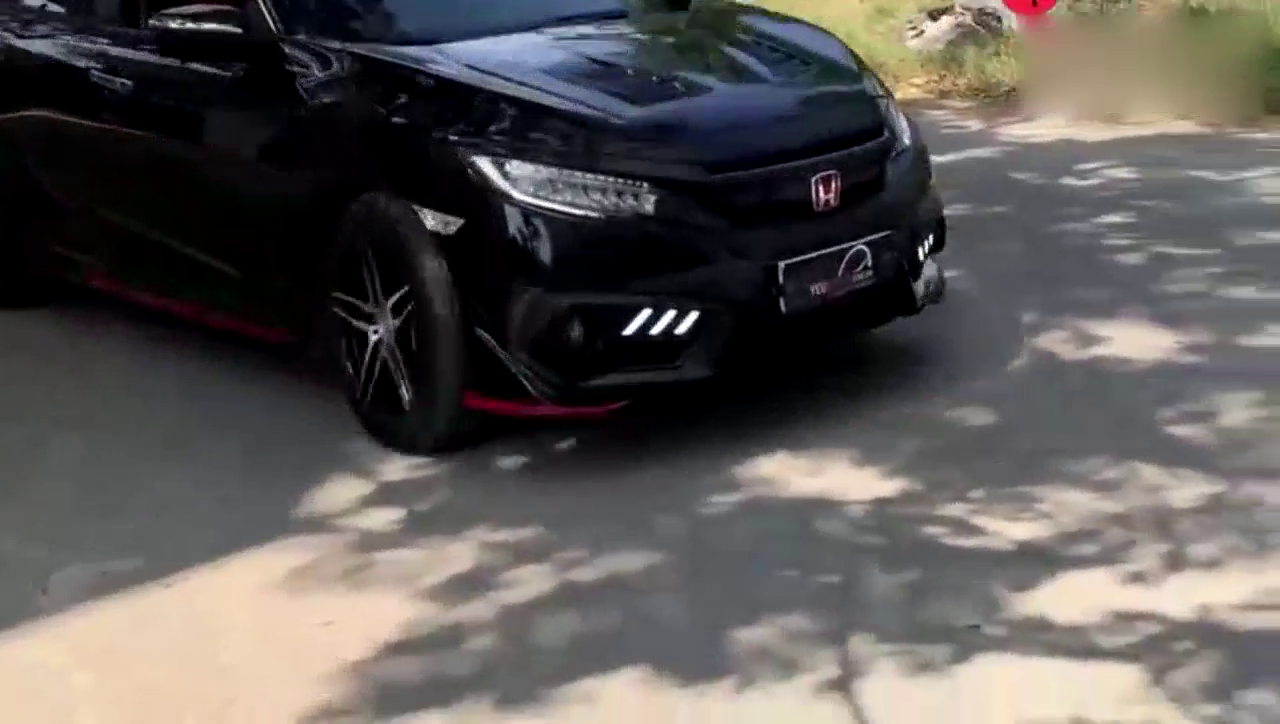 黑配红 才运动，第十代本田思域改装欣赏，像跑车般迷人