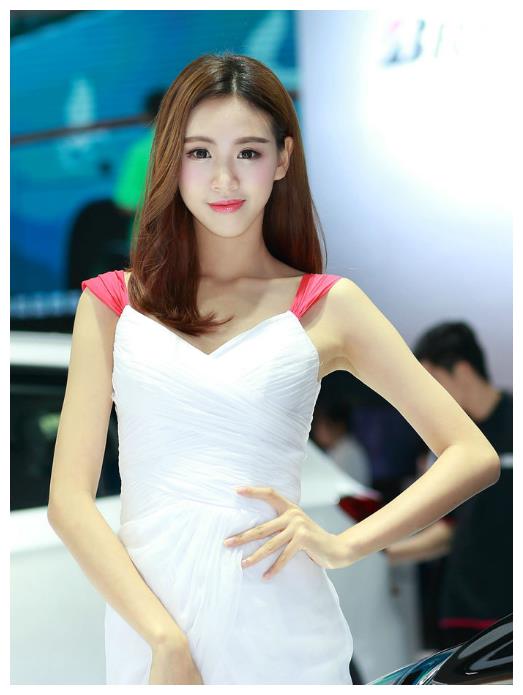 天然美女助阵,空灵气质像仙女,车友:还看啥车!