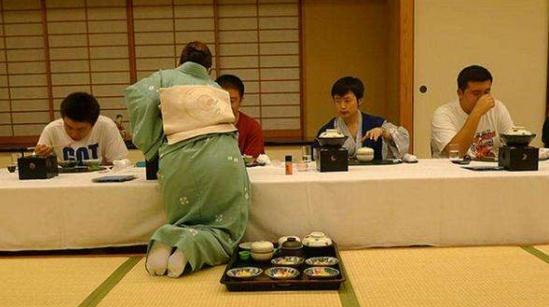 那么多日本姑娘去广东,她们从事什么行业,来养