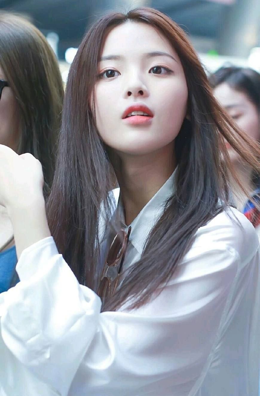 杨超越凭脸也能圈粉无数,美得很灵动,网友: 女团中的神颜