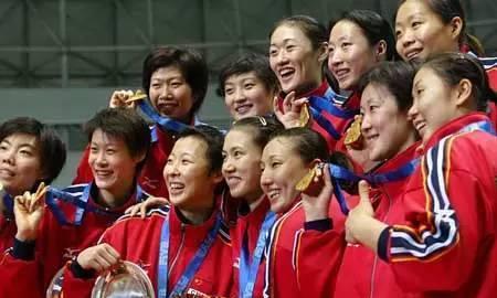北京姑娘成奥运冠军后 为爱远赴德国 离婚后成单亲妈妈带女儿打工