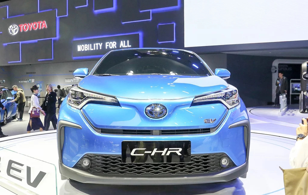 C-HR EV和奕泽EV亮相2019深港澳车展