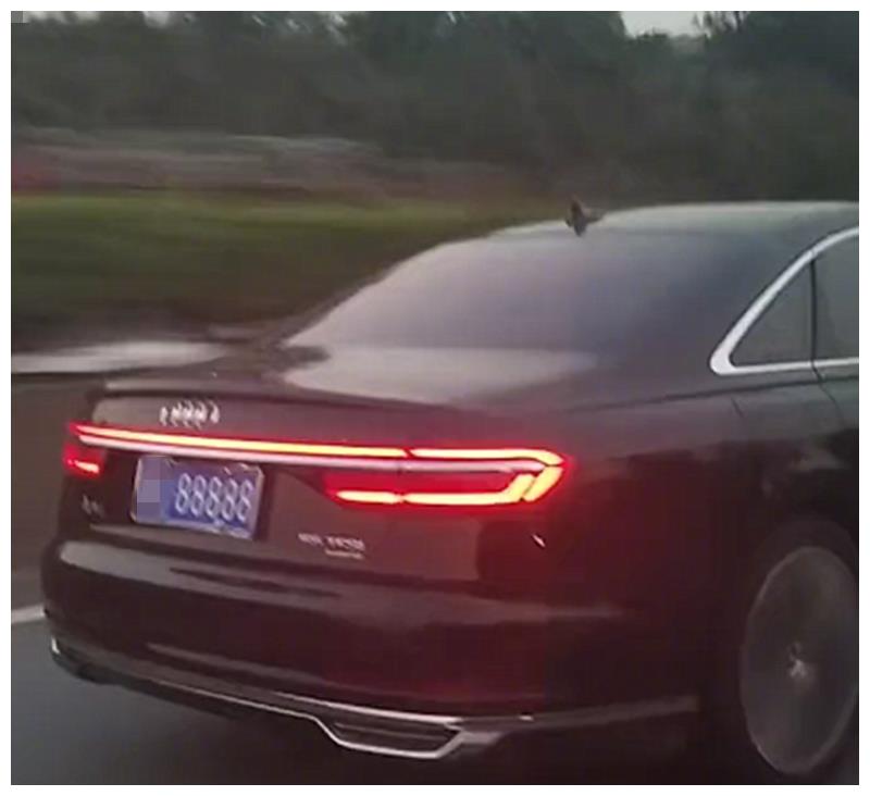 最“贵”奥迪A8L,车价仅93万,车牌却值250万,车牌比车贵百万