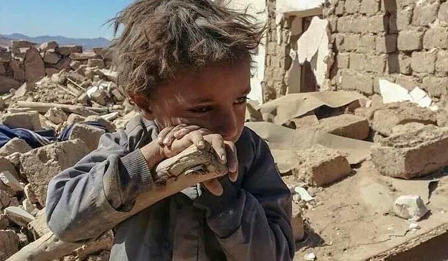 母亲目睹儿子被炸死，数百万孩子靠垃圾活命：那些战争的残酷|叙利亚_新浪新闻