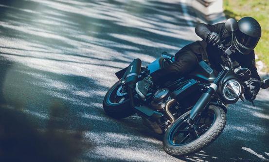 黑箭出弦 Husqvarna「SVARTPILEN 701 STYLE」登场