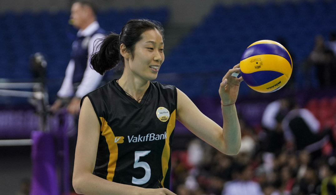 2018女排世俱杯半决赛瓦基弗银行3:1巴西海滩