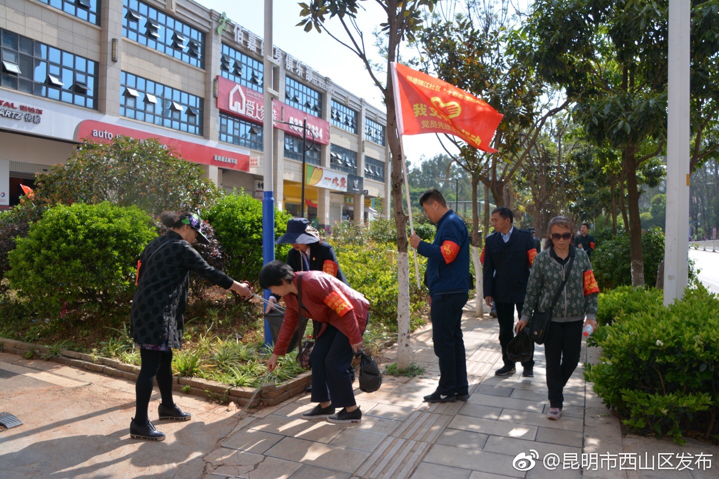 西山区全市首创成立十彩志愿者服务队助力创