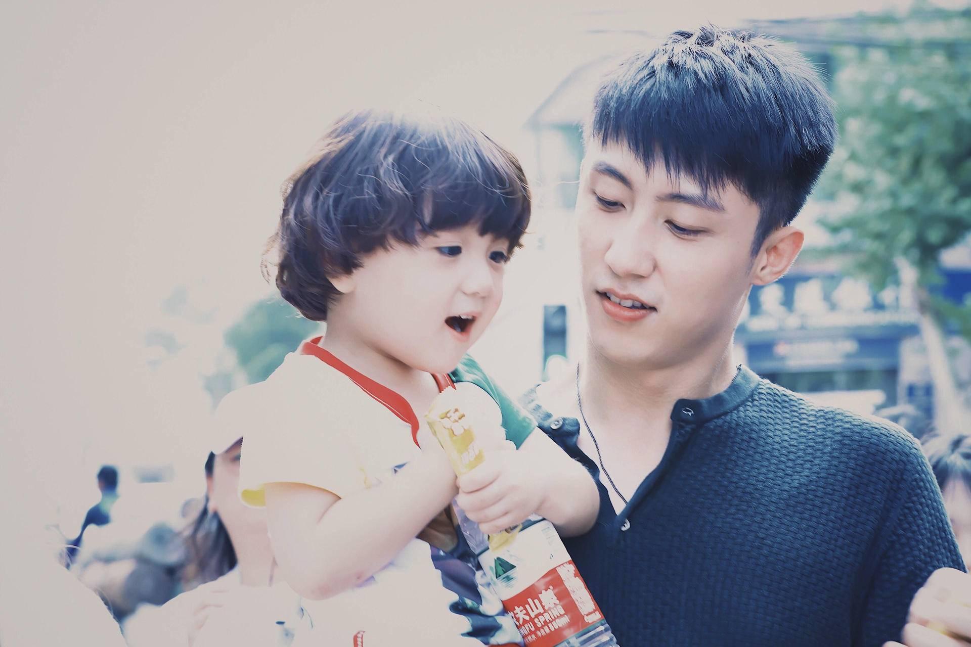 豪豪和黄景瑜写真_迪丽热巴和黄梦莹写真_尚之潮袁雨萱写真_上海车模