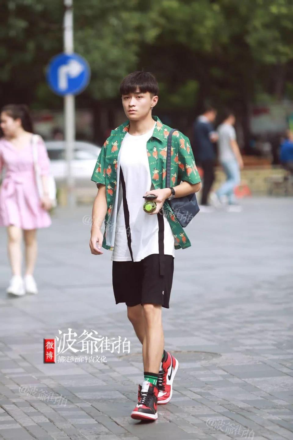 我在太古里街拍了10位穿AJ的年轻人,看他们如