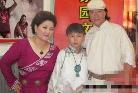 吉祥三宝布仁巴雅尔病逝,生前捧红侄女和养子,女儿是音乐才女