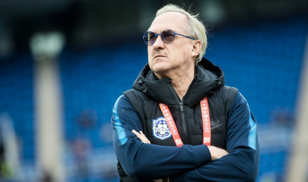 天津泰达足球俱乐部官方宣布:球队与主帅施蒂