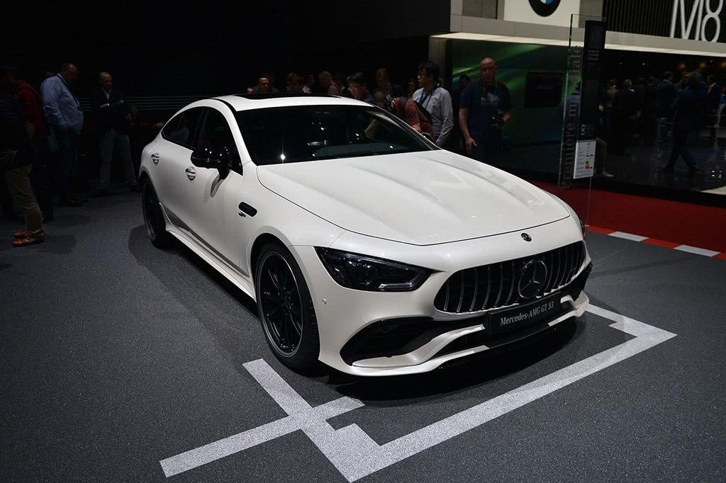 上可挑衅保时捷、下可血虐奥迪RS7，奔驰奢华四门轿跑乱了市场？