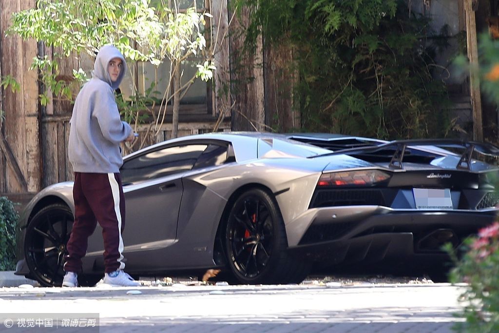 ·比伯(Justin Bieber )新婚后驾兰博基尼大牛开