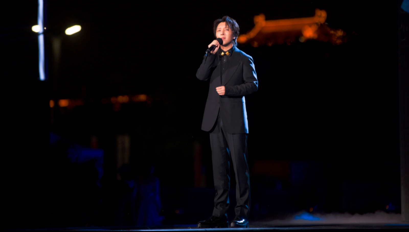 曹轩宾献唱西安五一城墙盛典 百人奏响《别君叹》