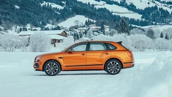 史上最贵SUV便宜100万，宾利添越推出V8版，减缸不减动力