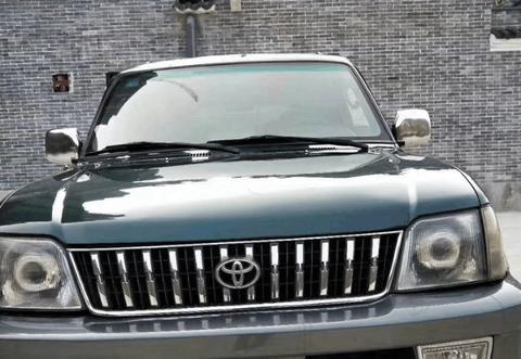 偶遇05年丰田霸道，工作人员：外观看不出岁月的痕迹，2万6可提走