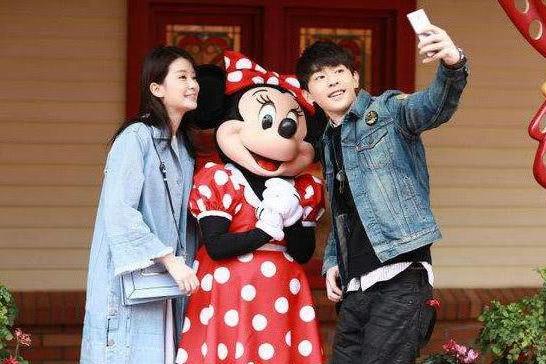 她是邓伦娱乐圈的启蒙老师,促成与杨紫合作,今