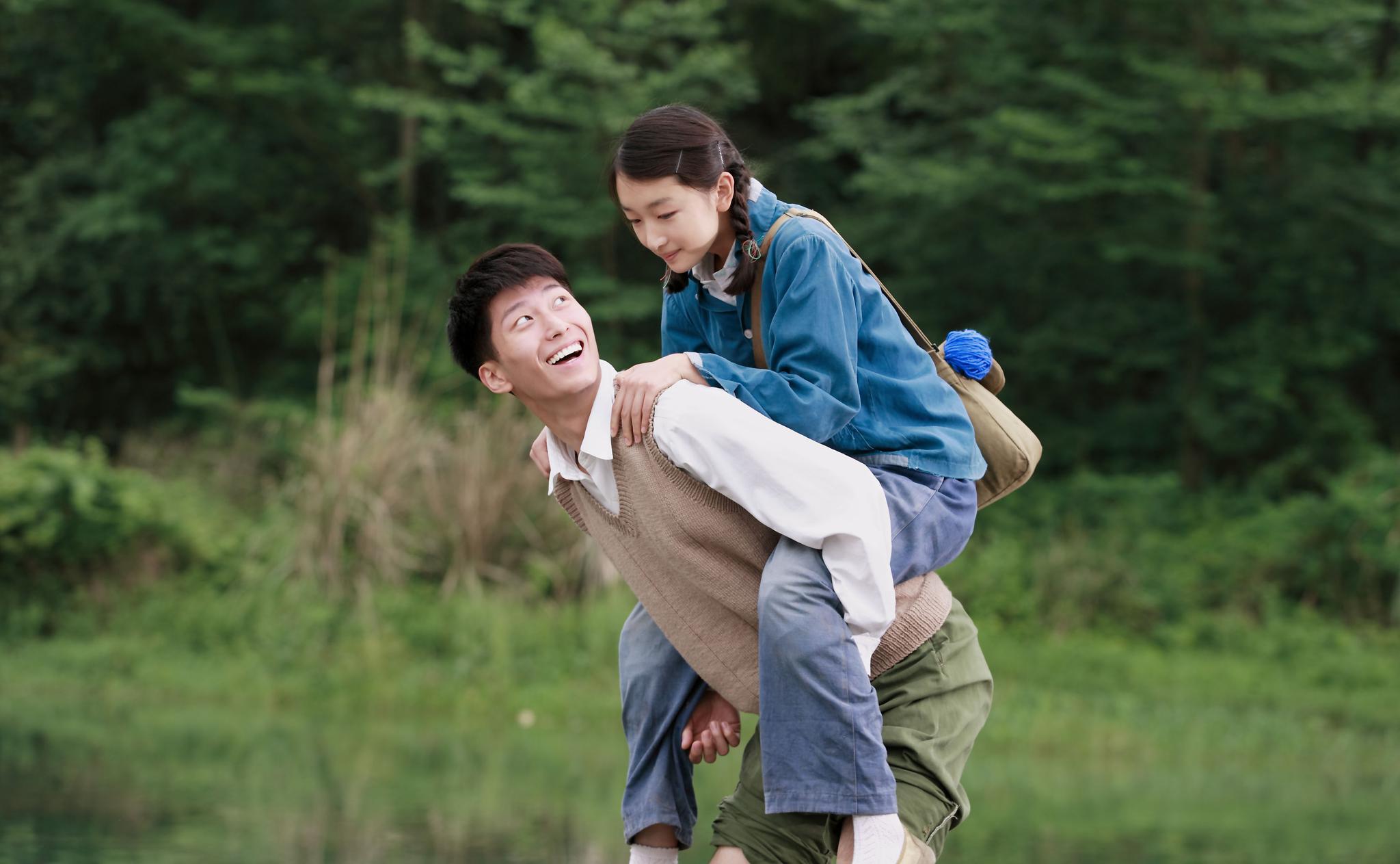 易烊千玺周冬雨吻戏图