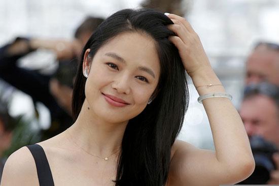 她15岁被称温州美女，嫁给大16岁姜文，如今39岁却幸福成这样！