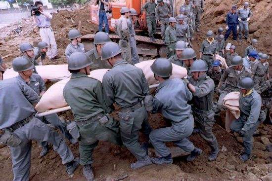 汶川大地震中,哪些国家对中国伸出了援助之手