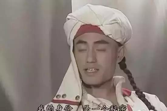 《还珠格格》中混最差的,一个发福成大叔,一个落魄当