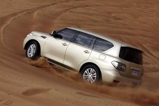 日产此款硬汉越野，长过5米高近2米，售55万比揽胜厚道太多！