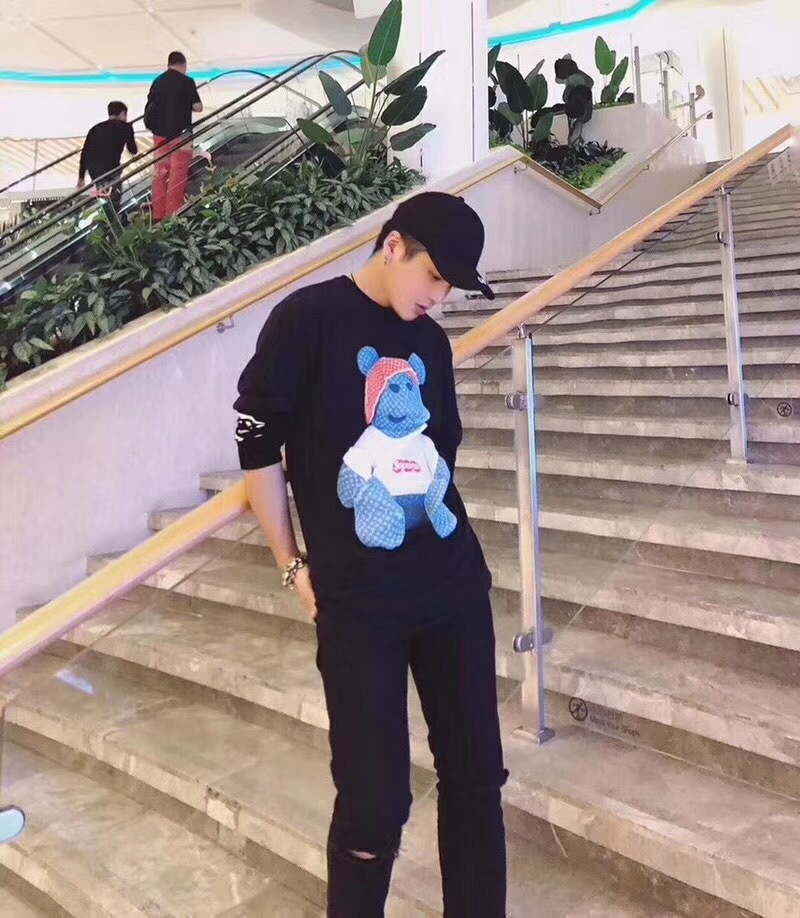 LV联名Supreme卡通3D泰迪熊t恤演绎潮流新标