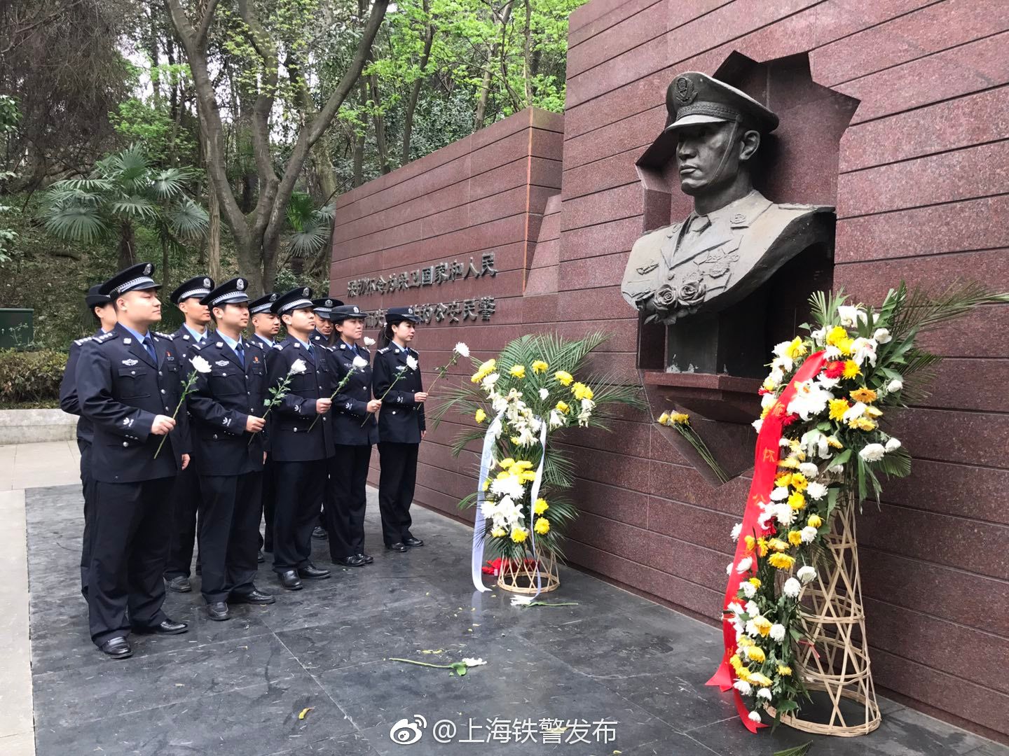 缅怀公安英烈,永铸忠诚警魂