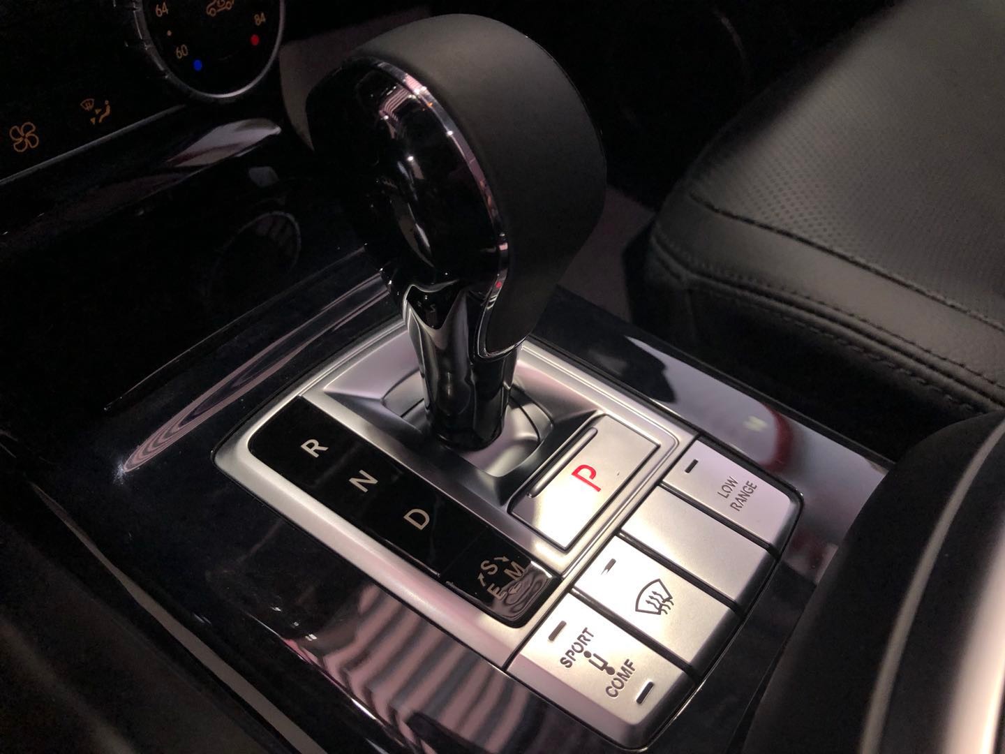 奔驰G550亚光绿,限量版军绿色！奔驰G550价格