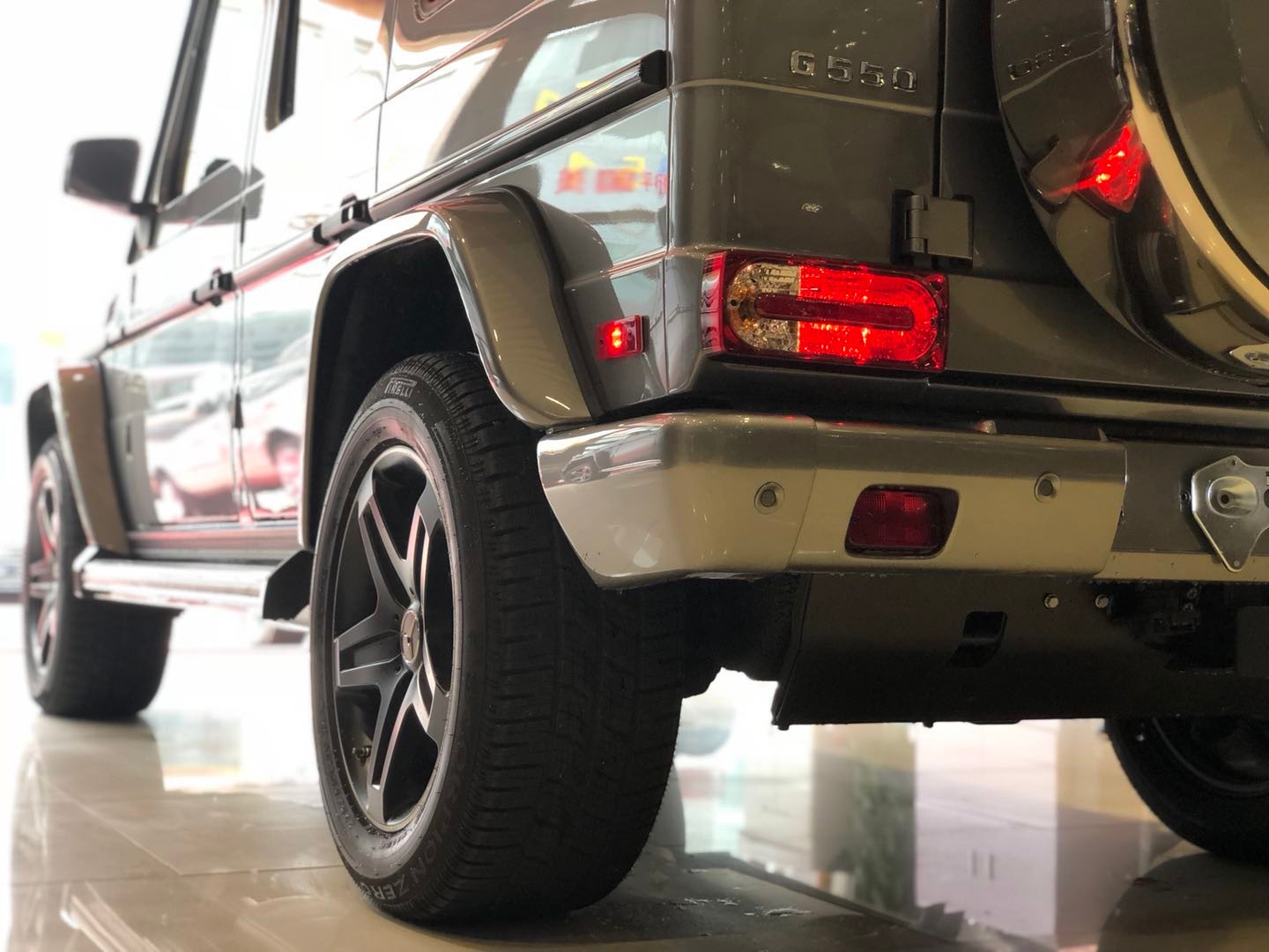 奔驰G550亚光绿,限量版军绿色！奔驰G550价格