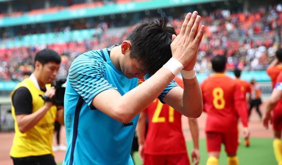 02年世界杯中国队三的场失9球,对比中国杯男足