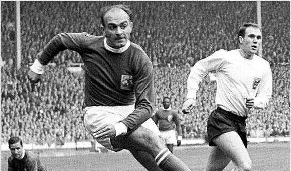 足球史上最强阵容十一位大神,梅西C罗都只能替