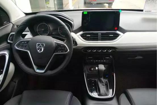 实探上海地区宝骏530店内价格，不出意外又是爆款