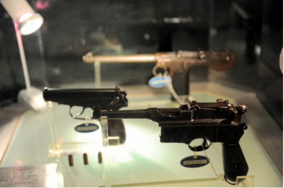 建国后我们并没直接禁枪,国家还发枪给百姓,8