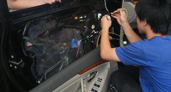 主驾驶玻璃无法升降故障一波三折，知道原因后的车主抱怨：太冤了