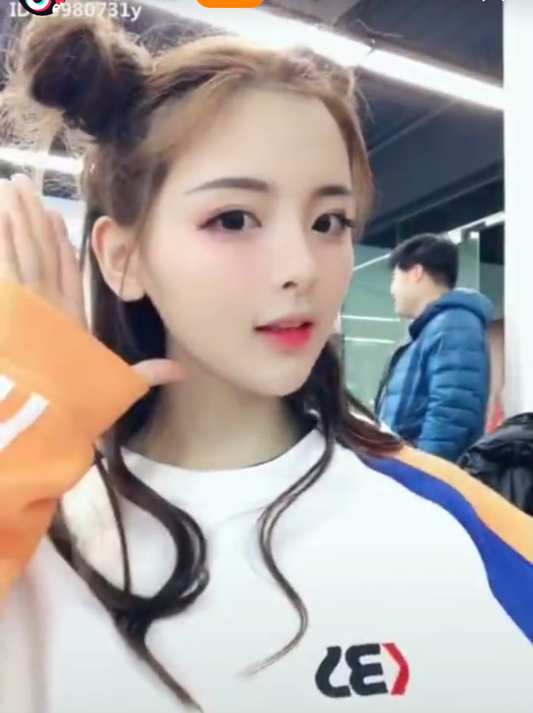 颜值即正义!杨超越在抖音上大玩Cosplay,哪吒