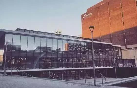 英国会计与金融专业Top-up,有哪些学校可以读