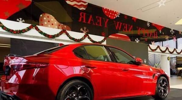 地球最速四门豪车售30万，鲜为人知，性能暴打宝马，品牌狂虐宾利