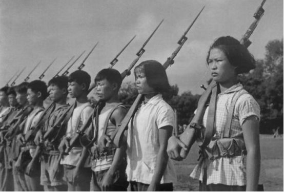 建国后我们并没直接禁枪,国家还发枪给百姓,8