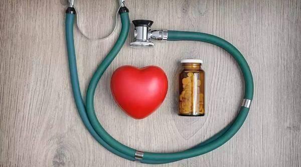 有高血压,酒后感觉心跳加速,这时可以吃降压药